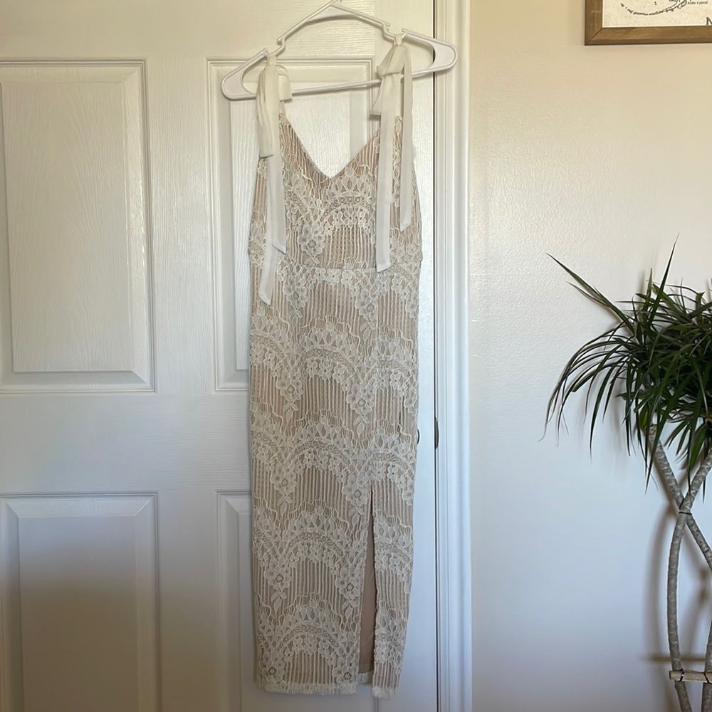 LuLus Just my love Midi Dress neutral nude white size small